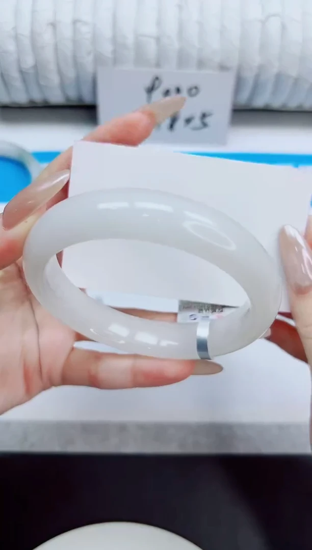 未镶嵌手镯石英质玉39/57.2