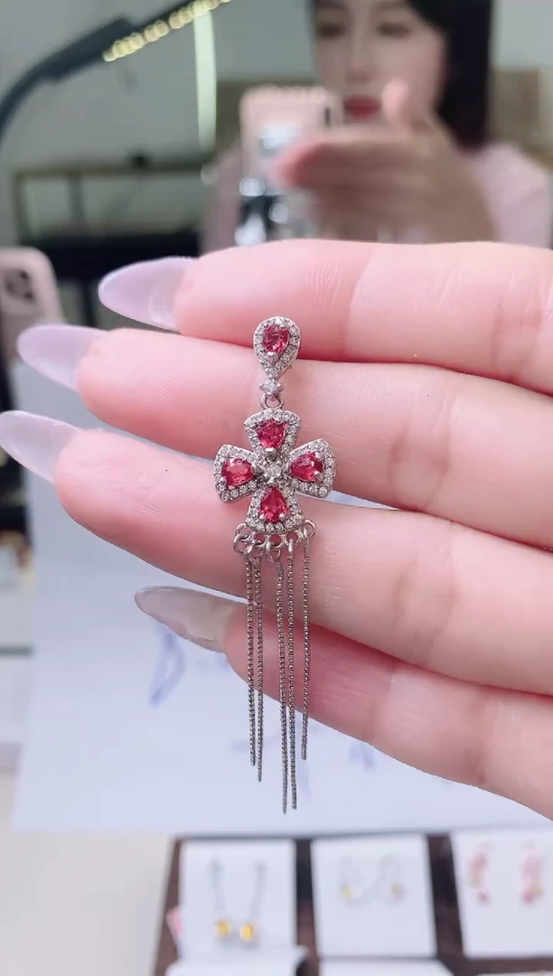 【闪购商品】彩色蓝宝石耳饰银S925镶嵌............