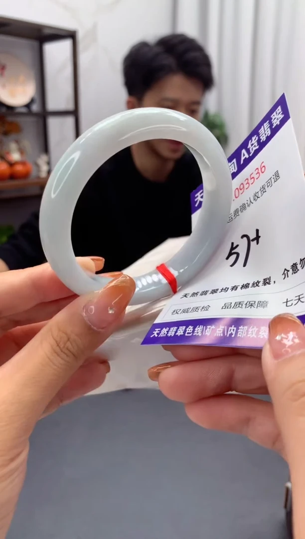 未镶嵌手镯翡翠有纹，完美者勿拍