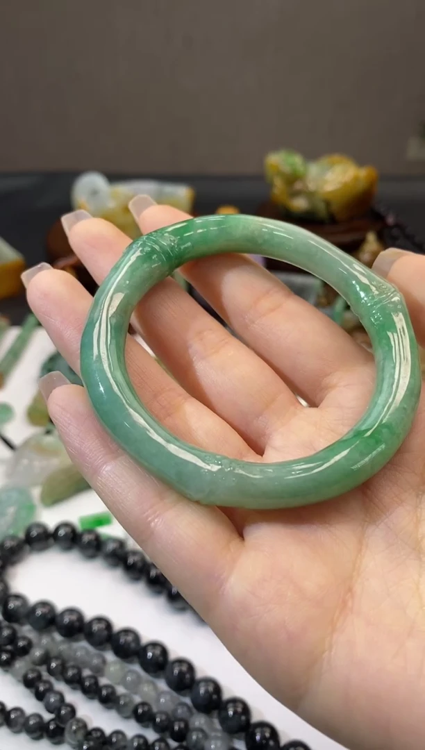 翡翠手镯未镶嵌翡翠竹节手镯