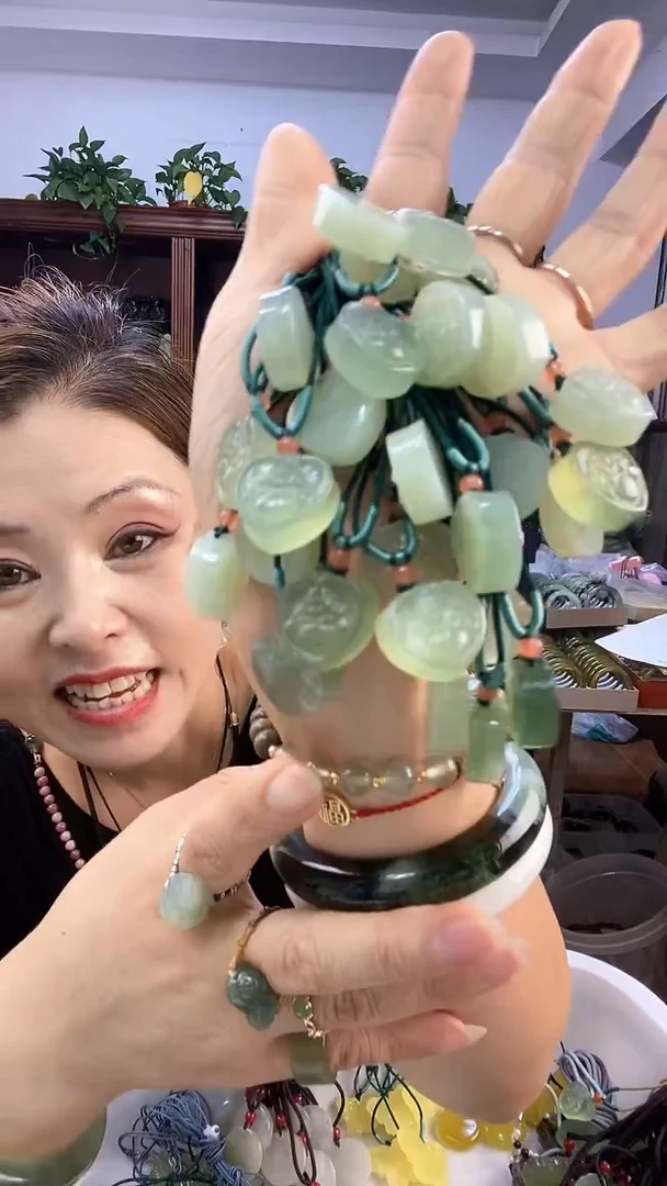 蛇纹石玉未镶嵌小心佛多样性发货其中之一