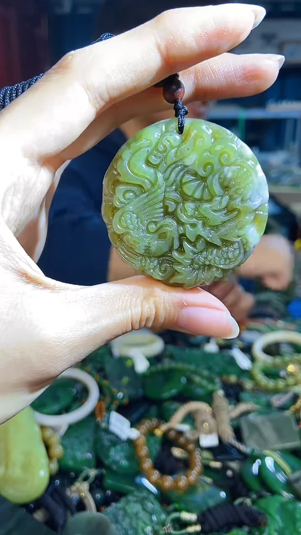 未镶嵌和田玉挂件1