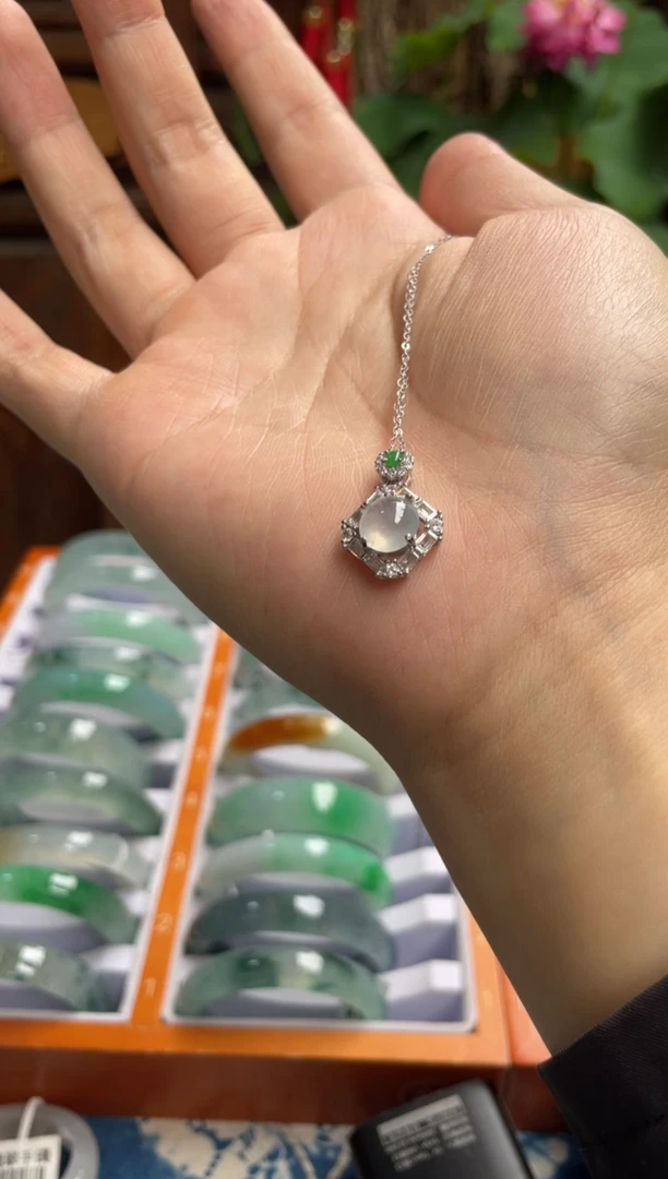 颈饰银S925镶嵌翡翠芳****月翡翠吊坠