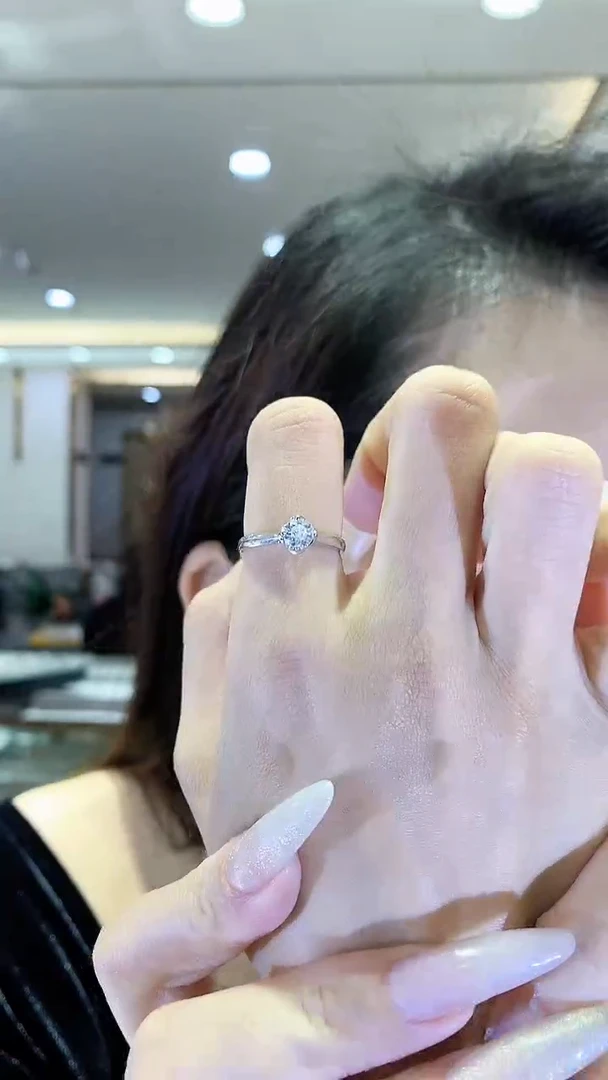 【闪购商品】钻石戒指18K金镶嵌52分钻石戒指