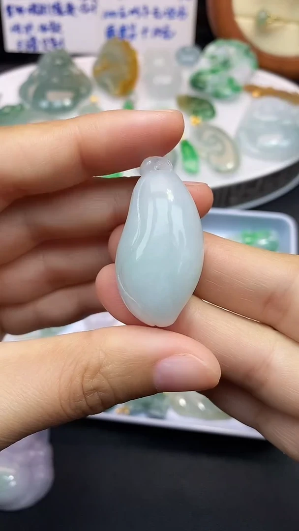 颈饰未镶嵌翡翠吊坠