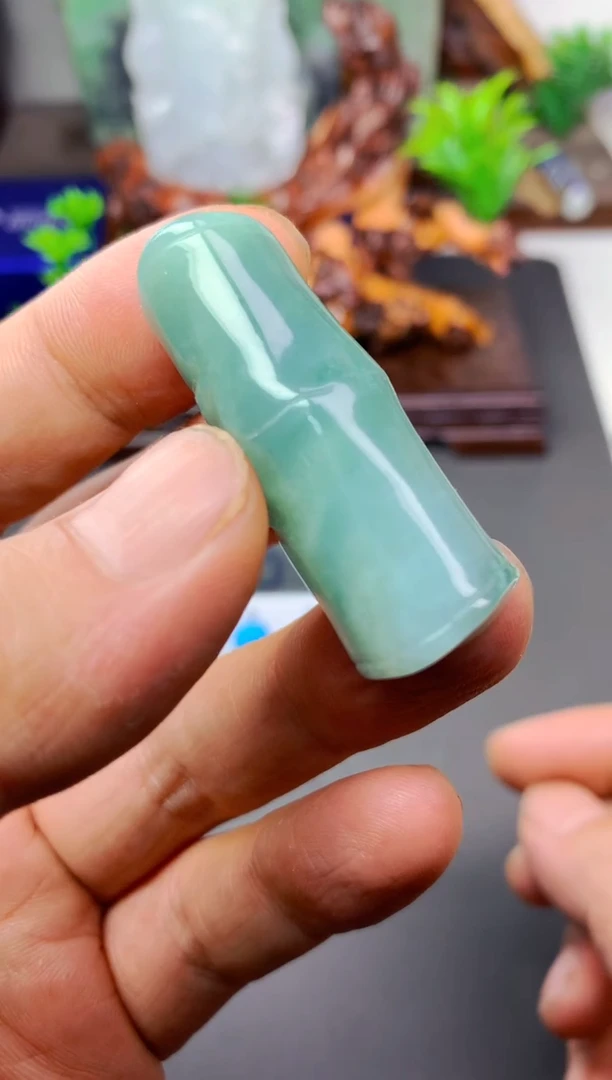 颈饰未镶嵌翡翠拉*竹节