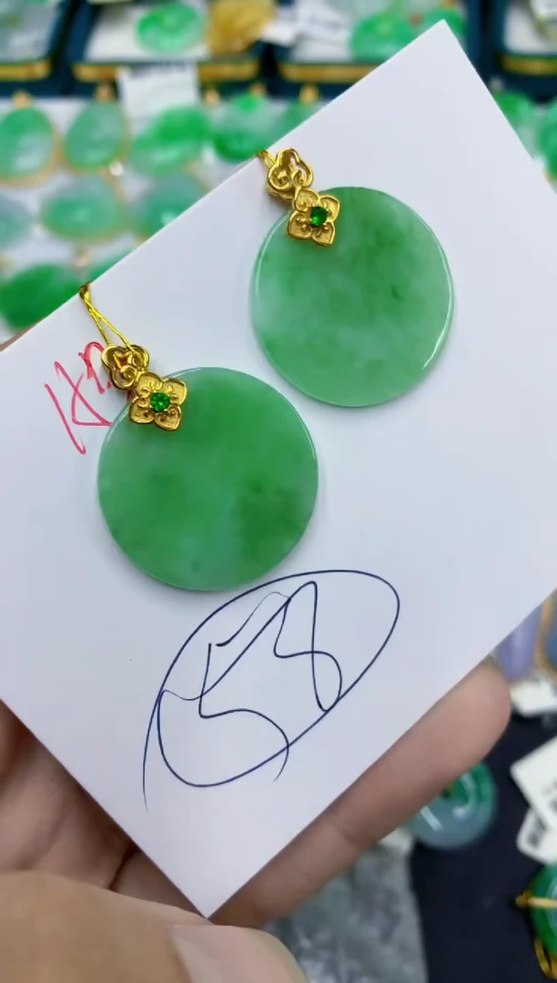 翡翠未镶嵌颈饰1111111111多样性发其一