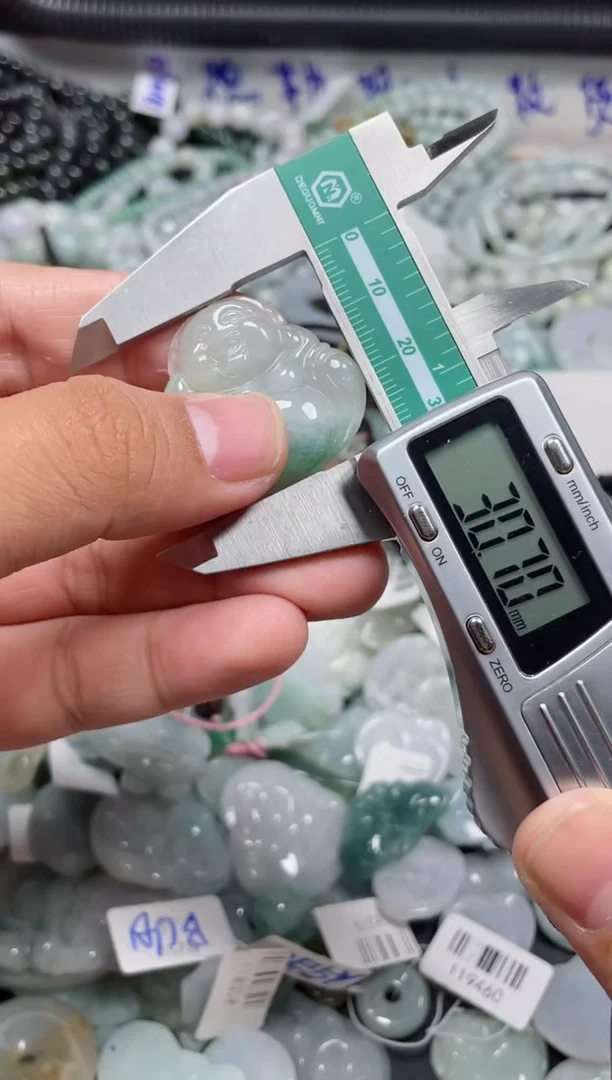 翡翠未镶嵌颈饰95