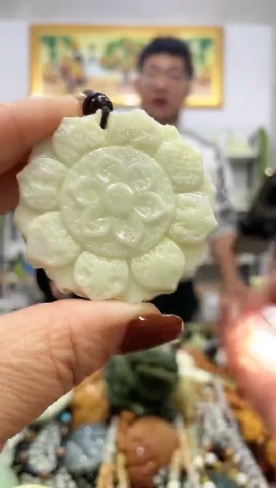 未镶嵌蛇纹石玉吊坠