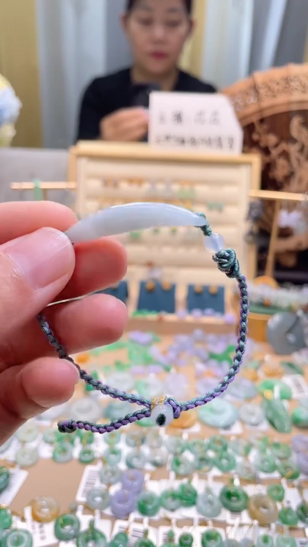 颈饰未镶嵌翡翠手绳