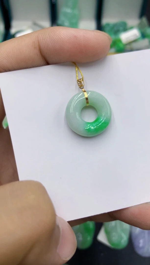 翡翠18K金镶嵌颈饰1111111111