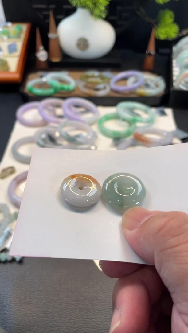 颈饰未镶嵌翡翠18号链接 有纹裂