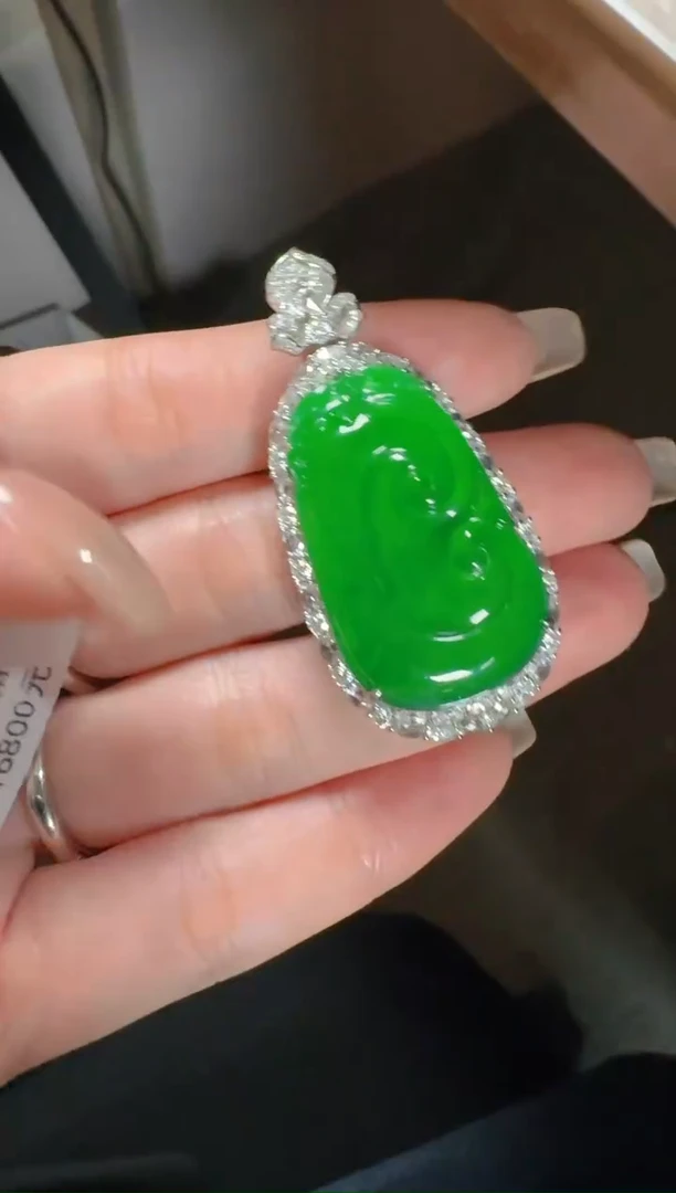 颈饰未镶嵌翡翠如意导致