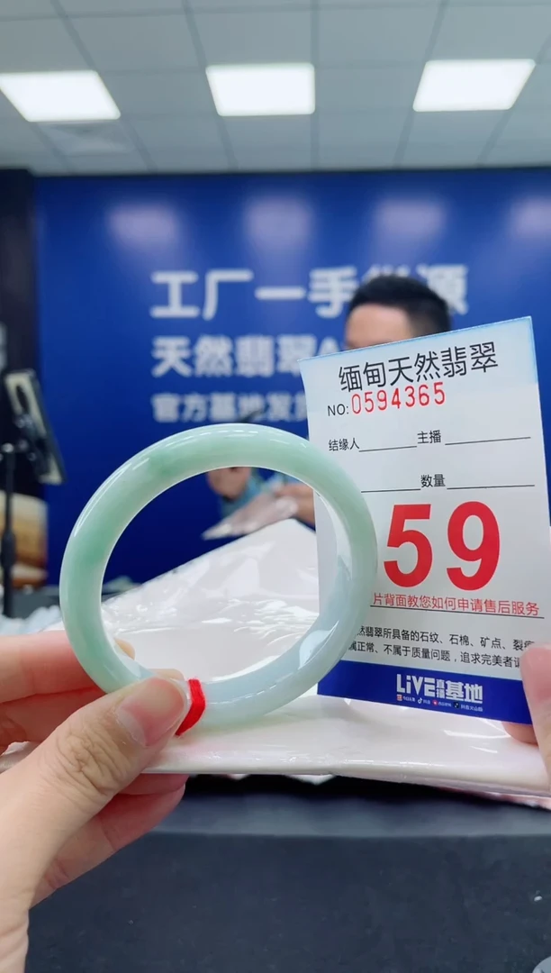 未镶嵌手镯翡翠天然翡翠手镯