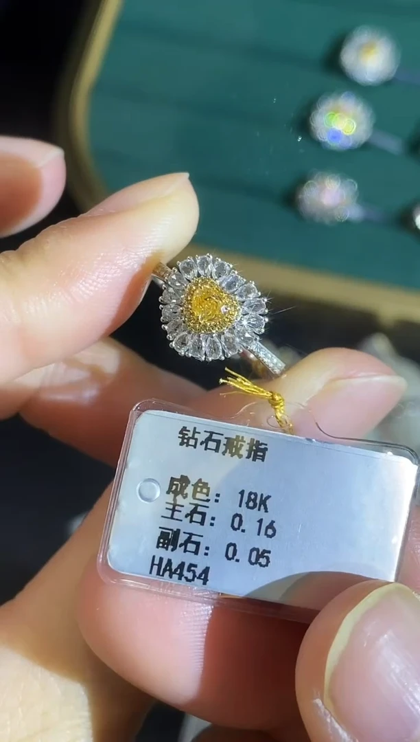 18K金镶嵌戒指钻石0023