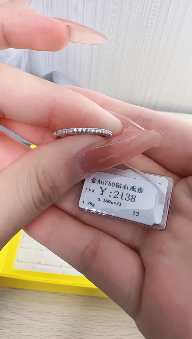 戒指/指环18K金镶嵌钻石小***?B2599908910301