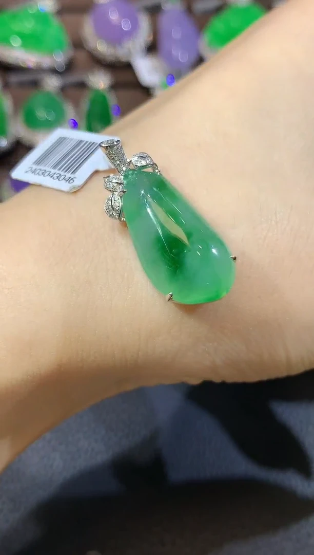 翡翠18K金镶嵌吊坠(不含链)D13
