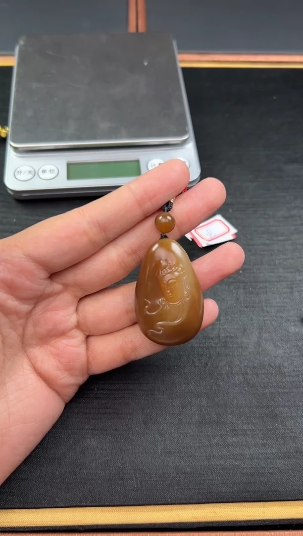 【闪购商品】和田玉吊坠(赠链)未镶嵌且末金山微色差