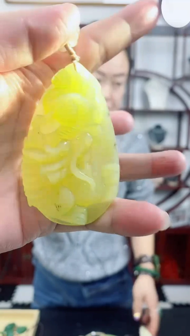 未镶嵌岫玉颈饰1