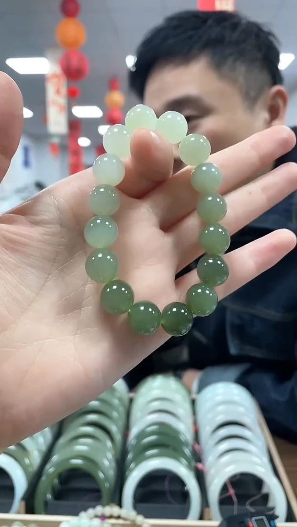【闪购商品】和田玉手链未镶嵌湖水冻渐变卡12手串一条