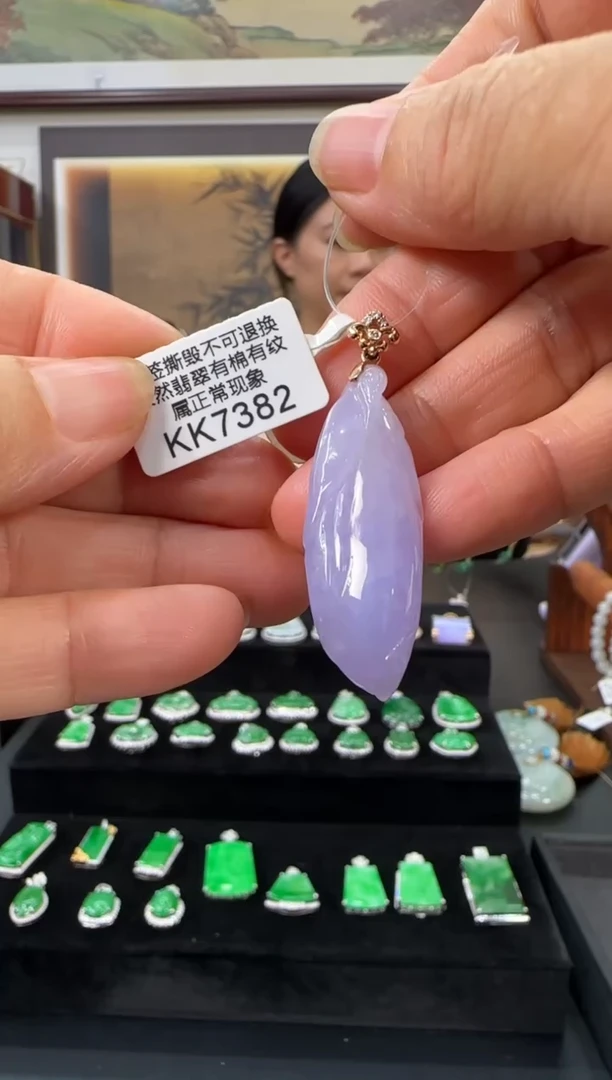 翡翠18K金镶嵌颈饰KK7382玉兰花
