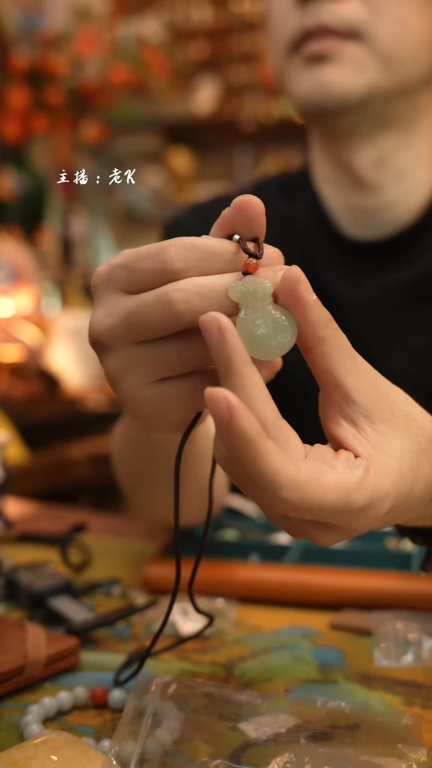 南红玛瑙银S925镶嵌耳饰旗袍-吊坠-228