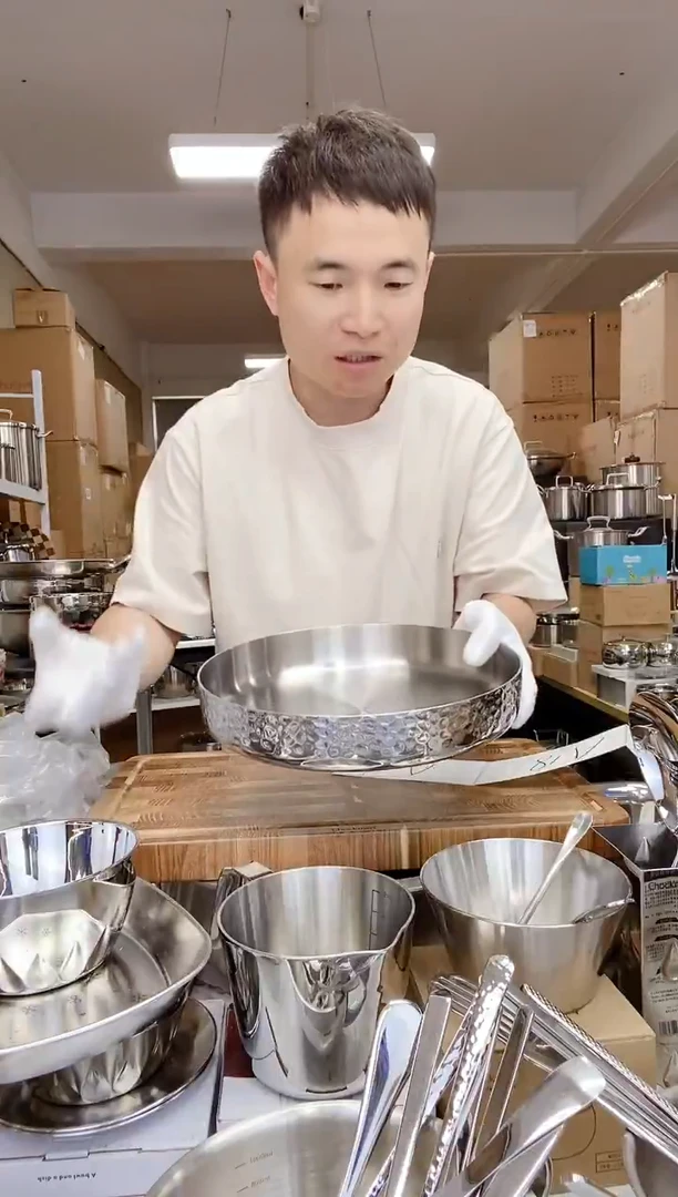 A17 微瑕卓德铭24cm锤纹盘