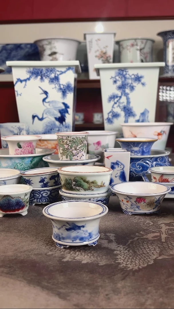 【闪购商品】釉下青花草虫手绘盆内长5.5 高2.8