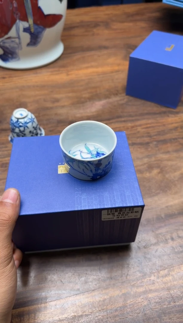 一儒堂 青花加彩蜗牛竹节杯
