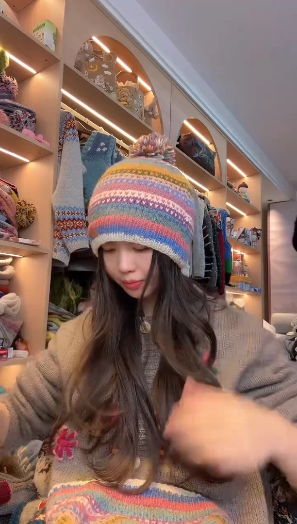 羊毛糖果色单球帽