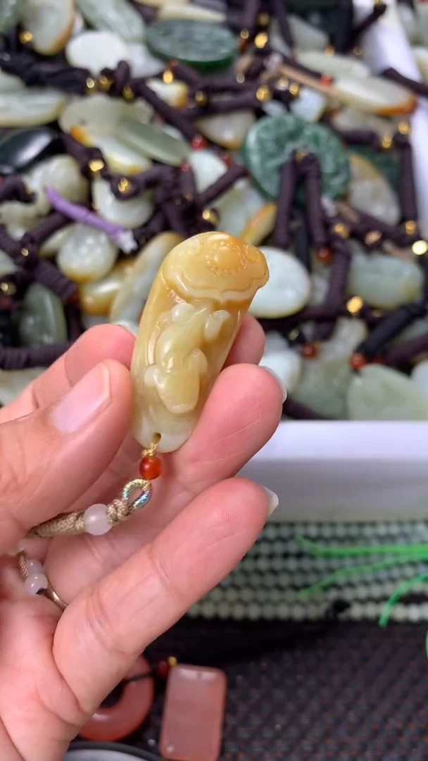 【闪购商品】和田玉颈饰未镶嵌多样性发货没有证书拍一发一有瑕