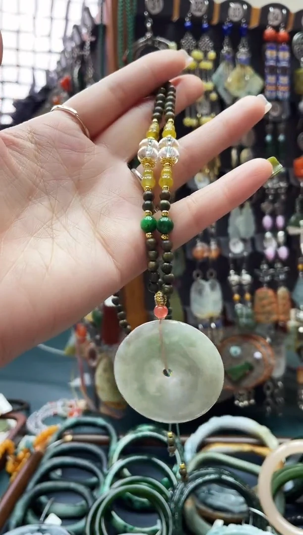 颈饰未镶嵌翡翠饰品