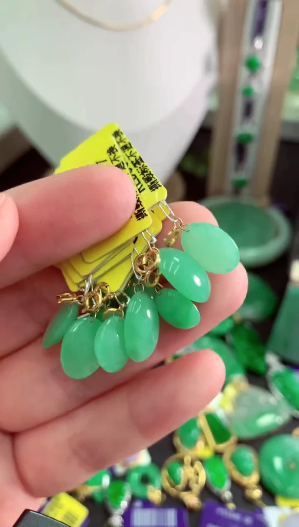 翡翠18K金镶嵌颈饰多样性发货其中一件