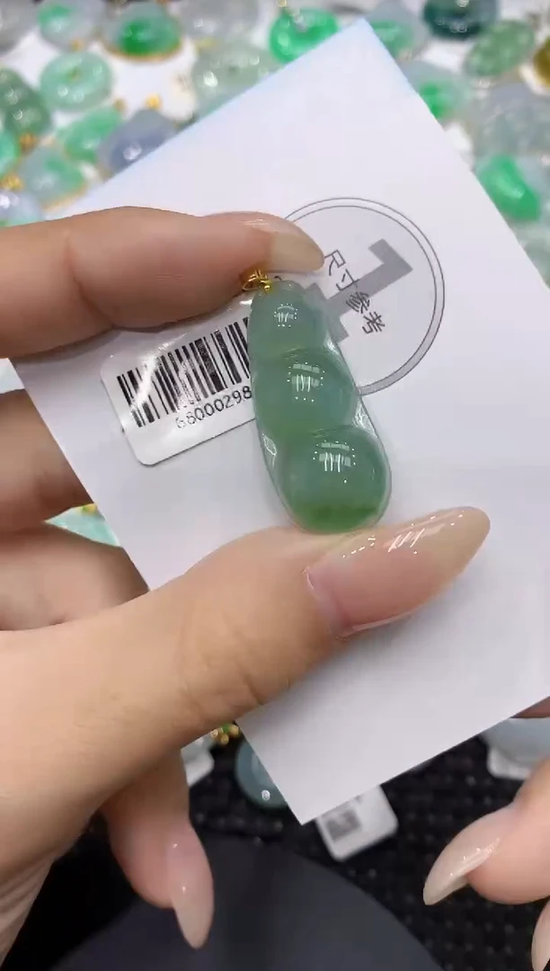 颈饰18K金镶嵌翡翠111111111111