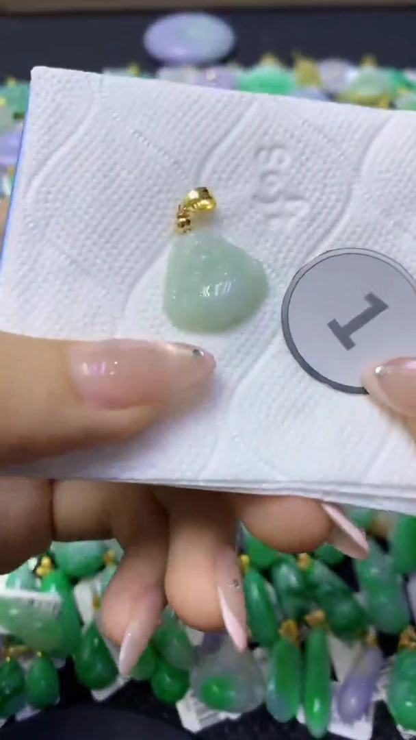 颈饰未镶嵌翡翠天然缅甸翡翠A货