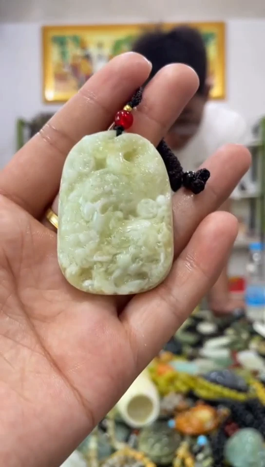 颈饰未镶嵌翡翠