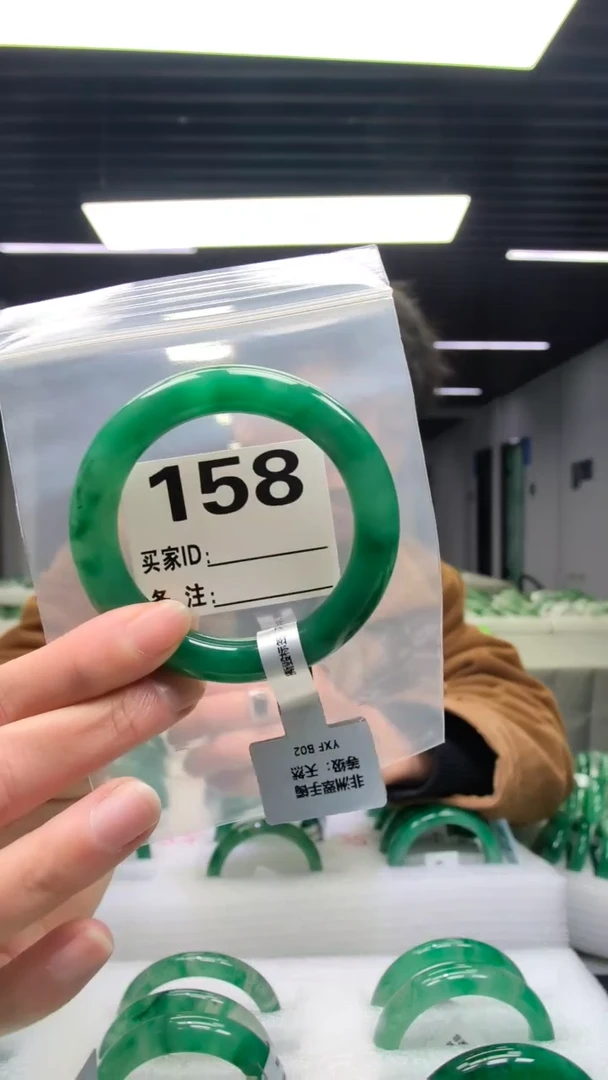 未镶嵌手镯石英质玉（非洲翠）5455圈口158