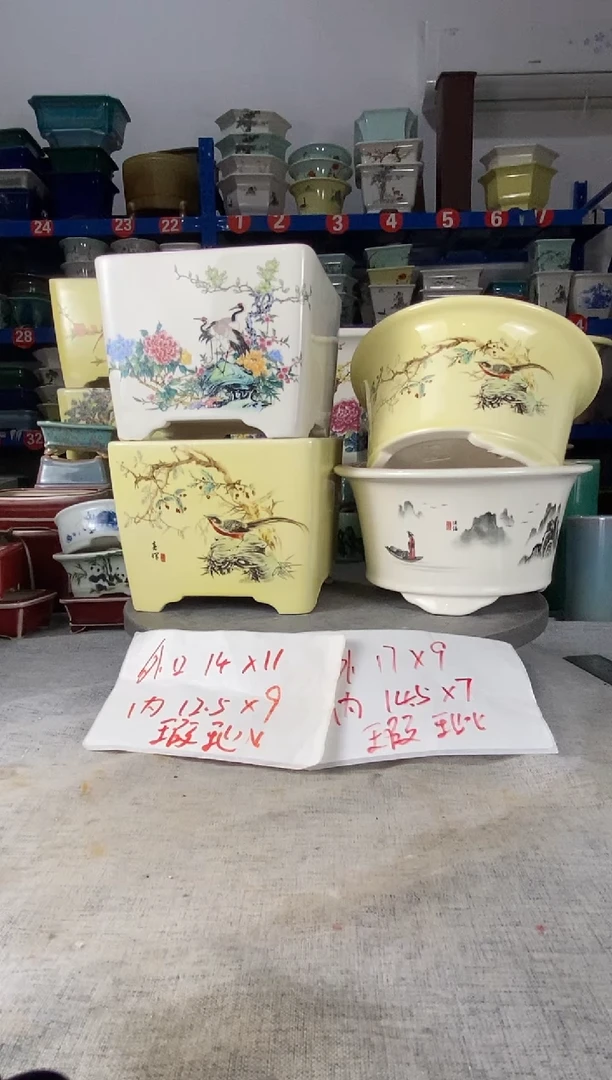 251607瑕疵四只花盆