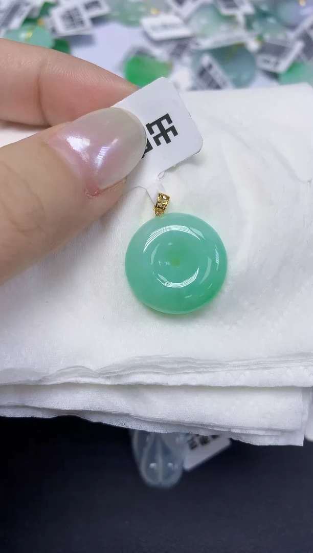 翡翠18K金镶嵌颈饰天然缅甸翡翠A货