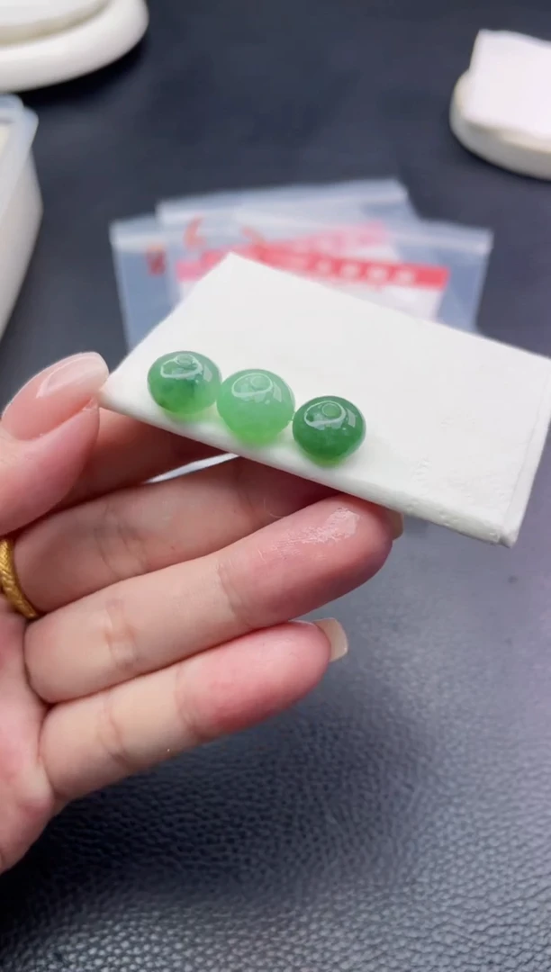 定制翡翠未镶嵌俊*?珠子