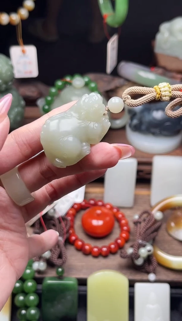 和田玉未镶嵌吊坠(不含链)且末青白 貔貅9004281