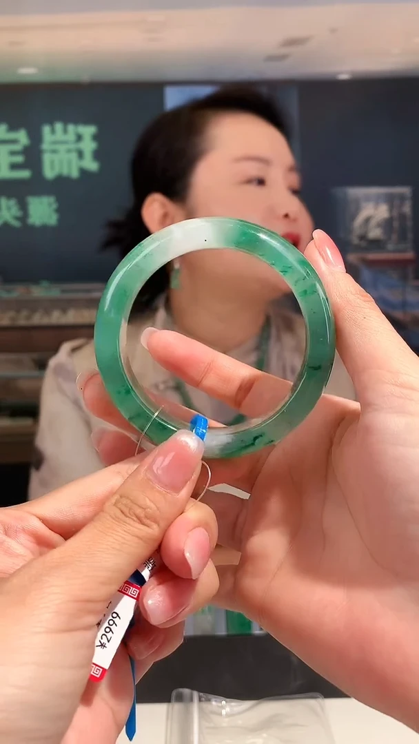 石英质玉（非洲翠）手镯未镶嵌精品非洲翠手镯4