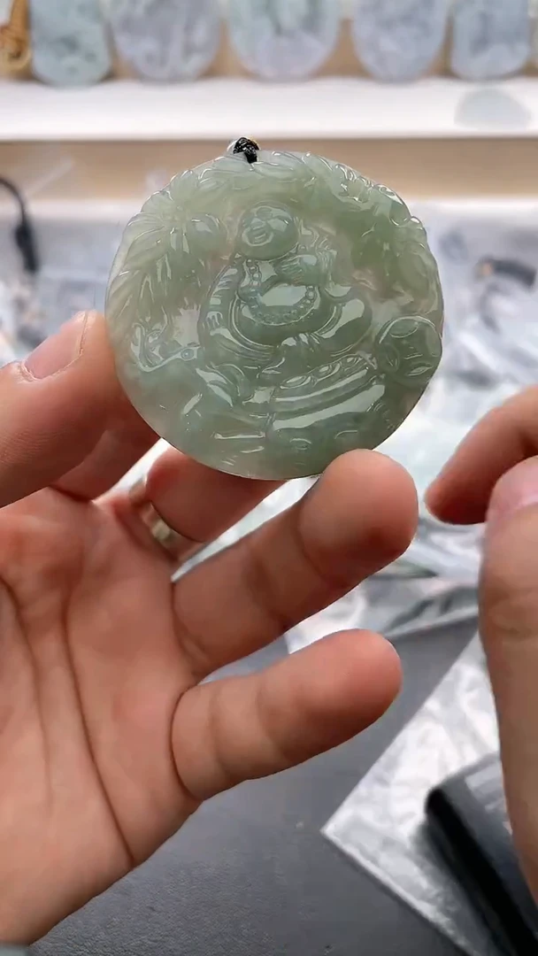 翡翠未镶嵌颈饰..../6/19/ 43