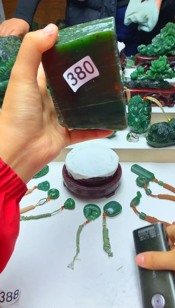 未镶嵌和田玉摆件1