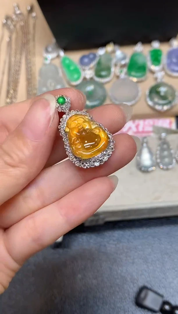 颈饰18K金镶嵌翡翠财神【无服务费