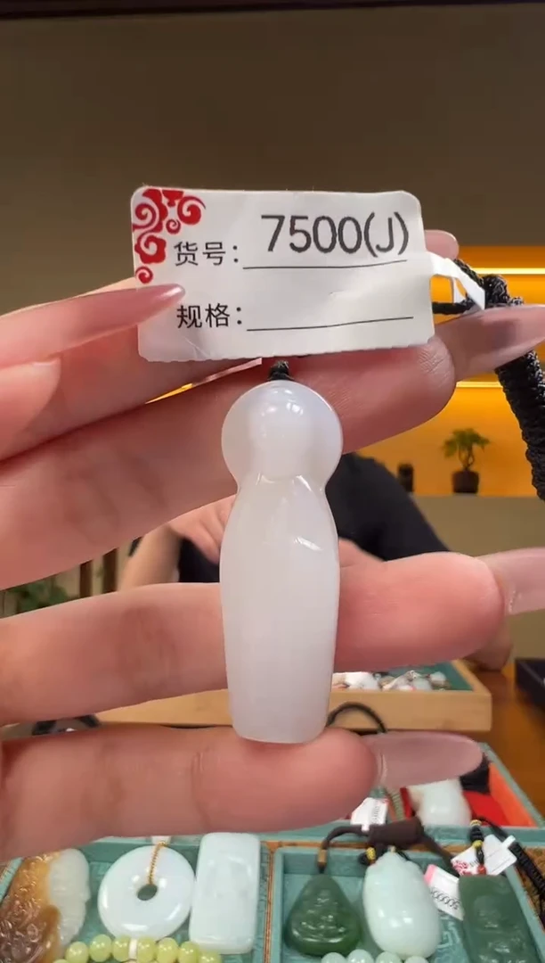 颈饰未镶嵌和田玉1J