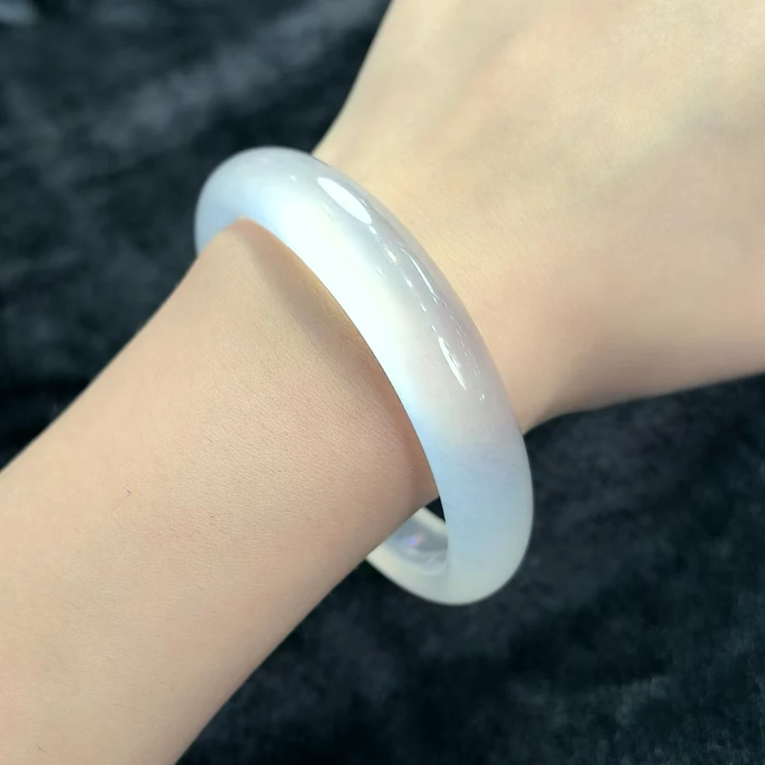 C3851九天玄灵寒冰石英岩玉手镯-配礼盒-送礼佳品