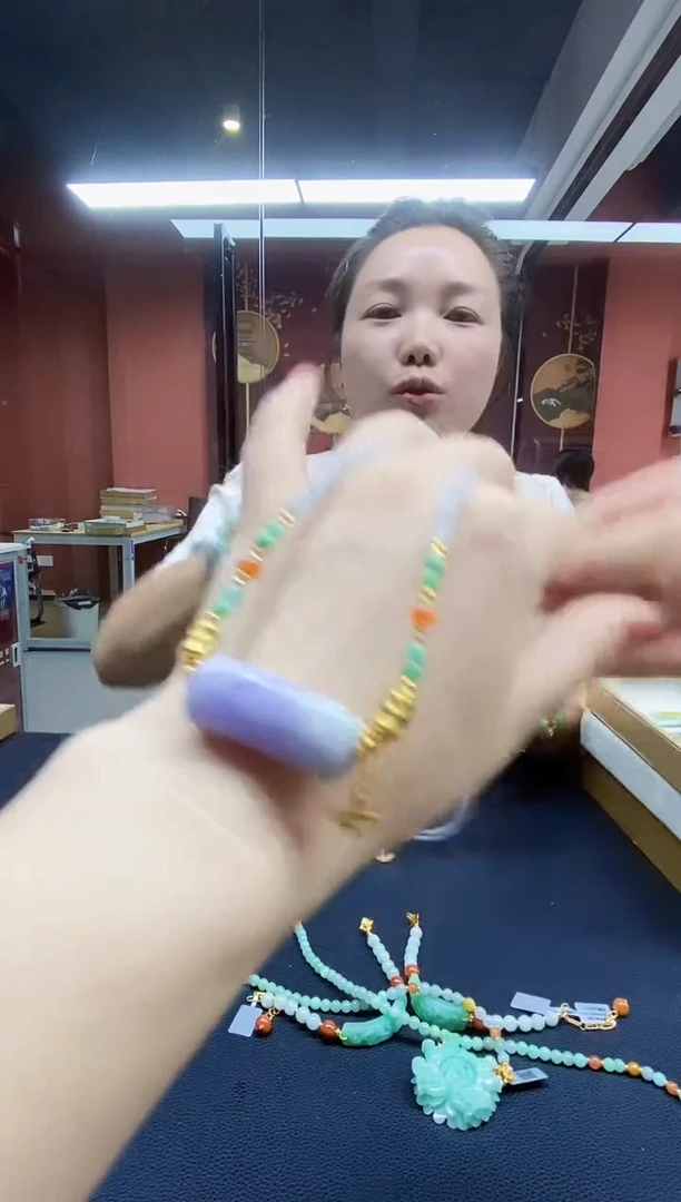 颈饰未镶嵌翡翠吊坠