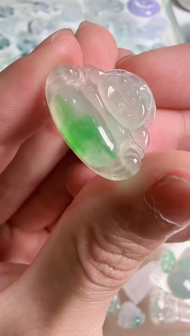 【闪购商品】翡翠吊坠(不含链)未镶嵌··