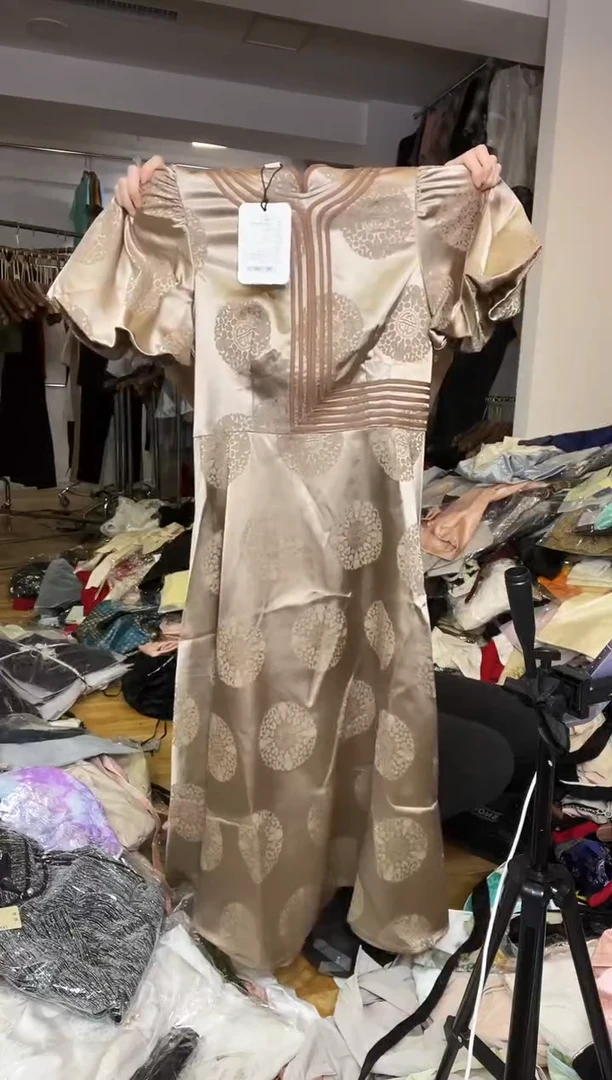 连衣裙       S码         95斤